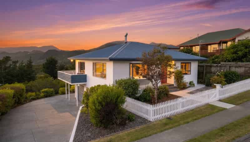 325 Princes Drive, Britannia Heights