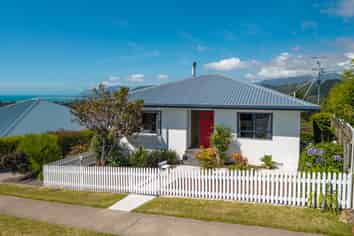 325 Princes Drive, Britannia Heights