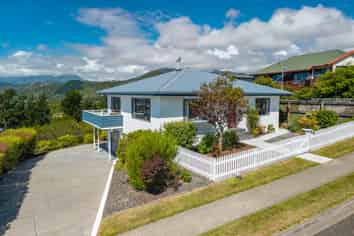 325 Princes Drive, Britannia Heights