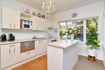 1/2 Barrington Street, Somerfield