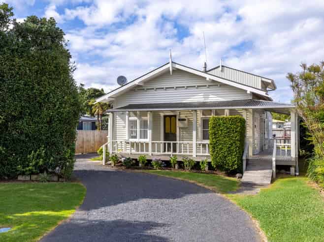 12A Bankart Street, Raglan