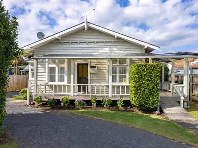 12A Bankart Street, Raglan
