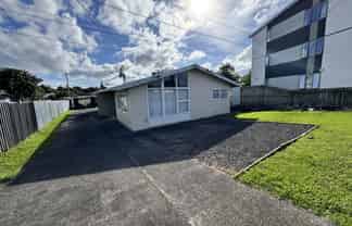 1/122 Clayton Avenue, Otara