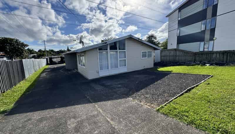 1/122 Clayton Avenue, Otara