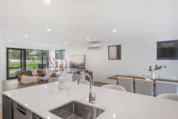 61 Riukiuta Avenue, Three Kings