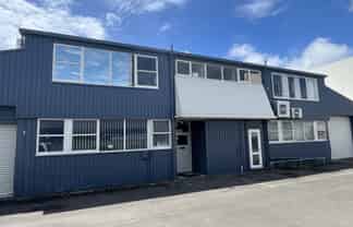 Functional warehouse with office and yard