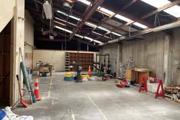 Functional warehouse with office and yard