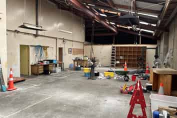 Functional warehouse with office and yard