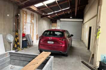 Functional warehouse with office and yard