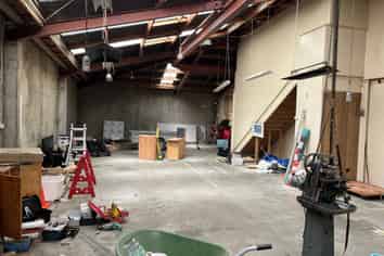 Functional warehouse with office and yard