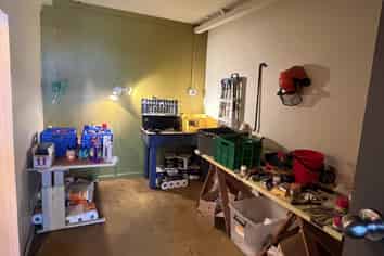 Functional warehouse with office and yard