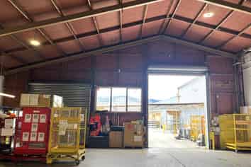 High-profile warehouse with secure yard