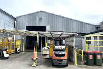 High-profile warehouse with secure yard