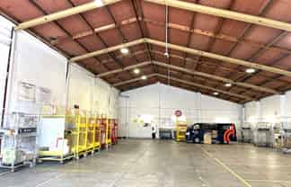 High-profile warehouse with secure yard