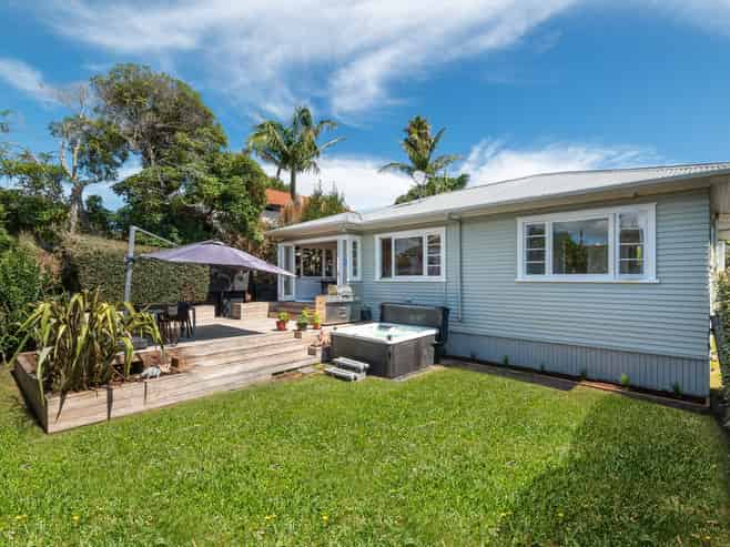 64 Lloyd Avenue, Mount Albert