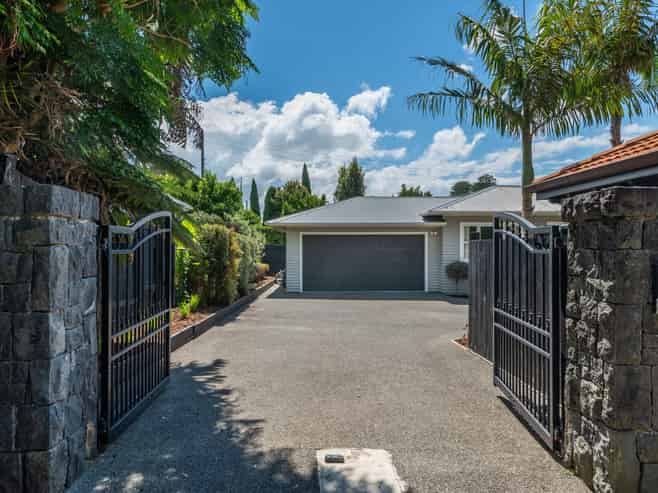 64 Lloyd Avenue, Mount Albert