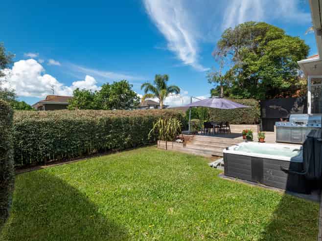 64 Lloyd Avenue, Mount Albert