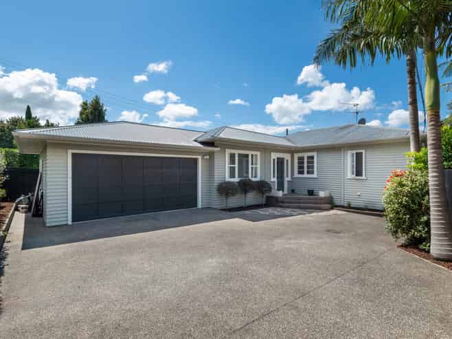 64 Lloyd Avenue, Mount Albert