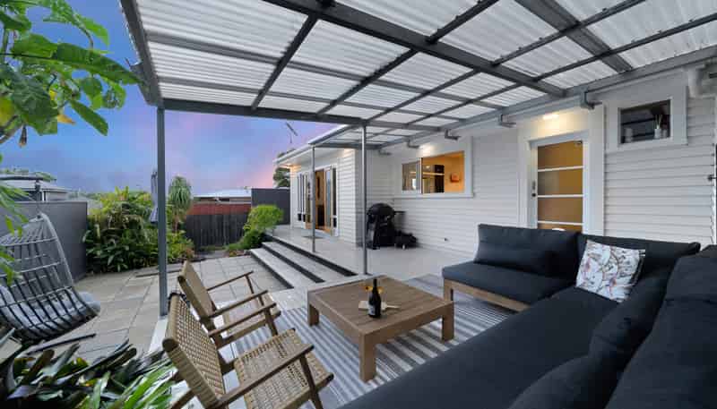 11 Bradbury Road, Botany Downs