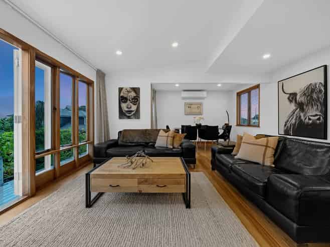 11 Bradbury Road, Botany Downs