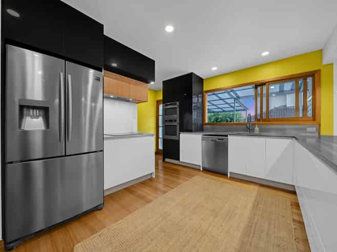 11 Bradbury Road, Botany Downs