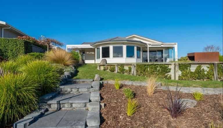 5 Pukenamu Road, Rainbow Point