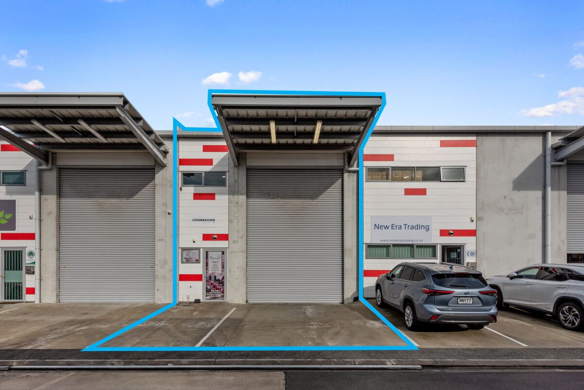 Modern High Stud Industrial - 2x Roller Doors, East Tamaki