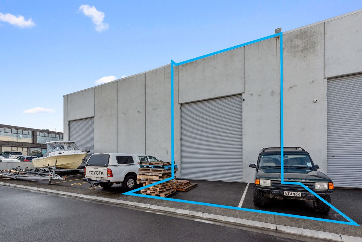Modern High Stud Industrial - 2x Roller Doors - Ansicht 4