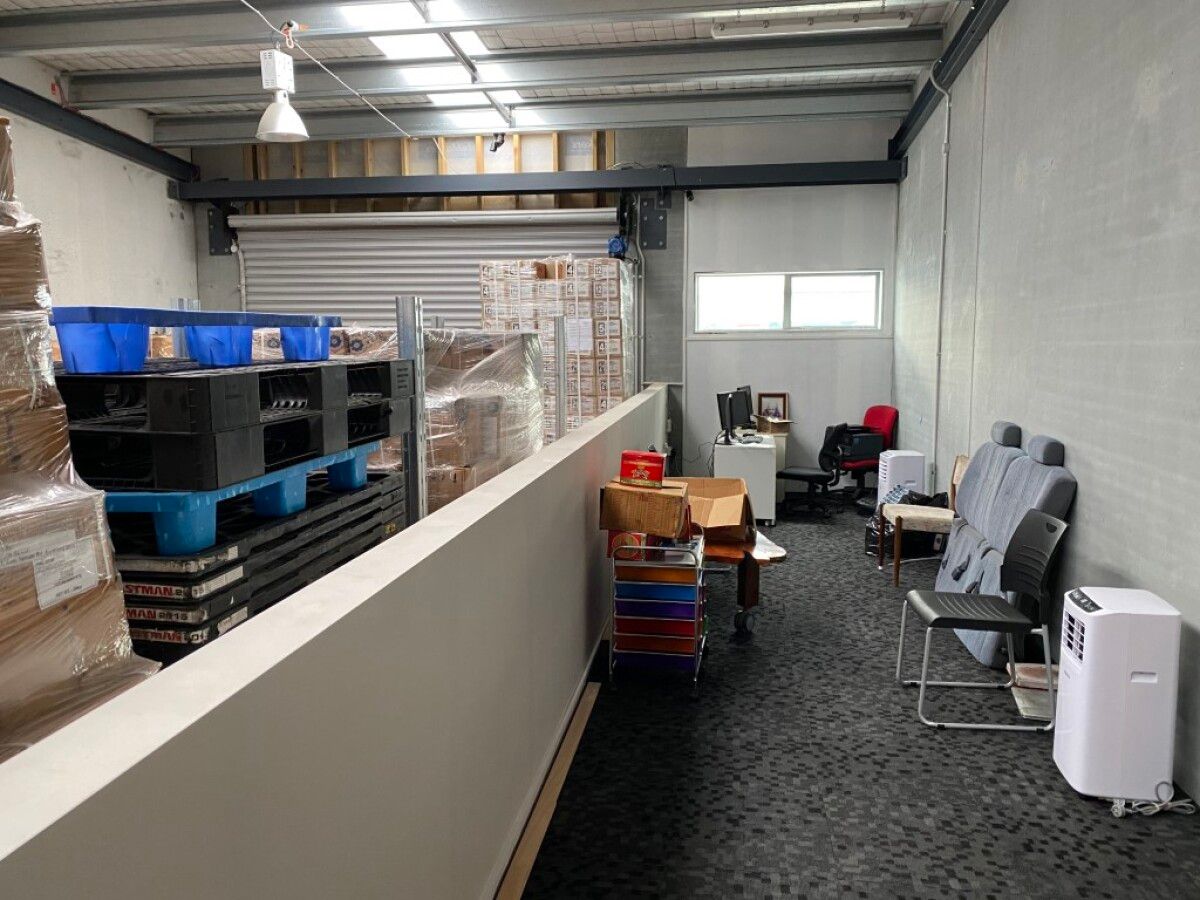 Modern High Stud Industrial - 2x Roller Doors - Ansicht 3