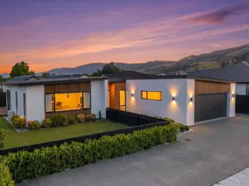 7 Greenway Crescent, Hope