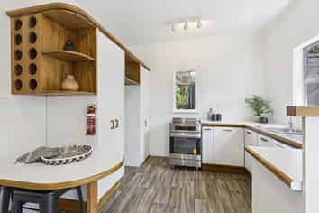 24 Hungerford Road, Lyall Bay