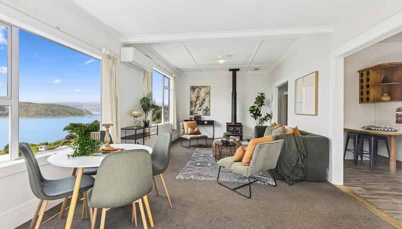 24 Hungerford Road, Lyall Bay