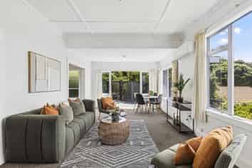 24 Hungerford Road, Lyall Bay