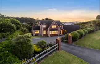 16 Michael Bosher Way, Flat Bush