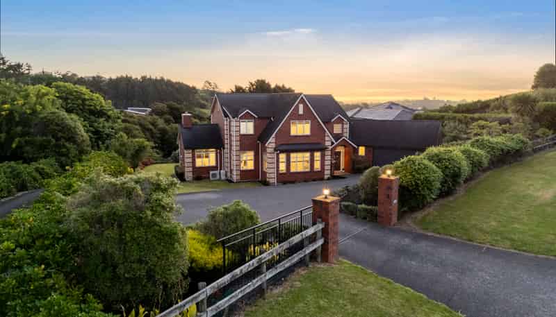 16 Michael Bosher Way, Flat Bush