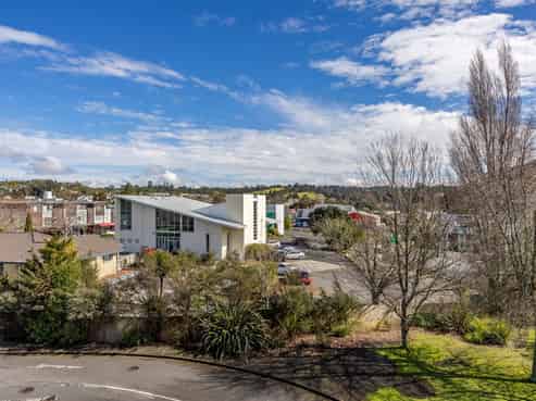 A36/210 Dairy Flat Highway, Albany