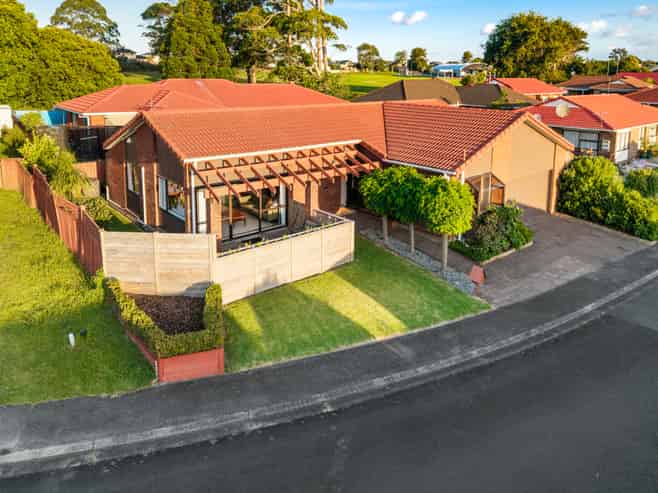 4 Bosnyak Drive, Te Atatu South