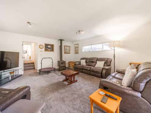 19B James Grove, Stokes Valley