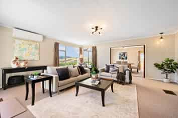 7 Tree Top Lane, Paparangi