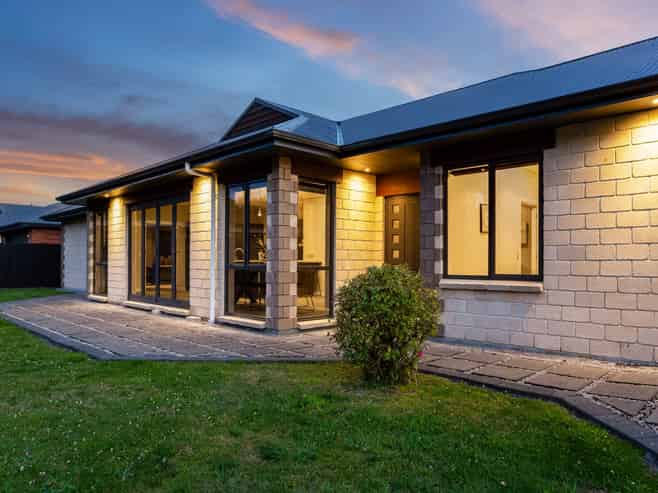 9 Cottle Heath Close, Manor Park