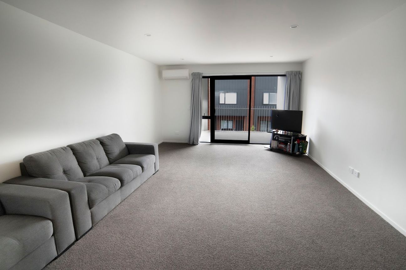 CV $650k, selling for $569k = $81k Instant equity - Widok 5