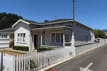 90 Grove Street, The Wood