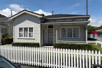 90 Grove Street, The Wood