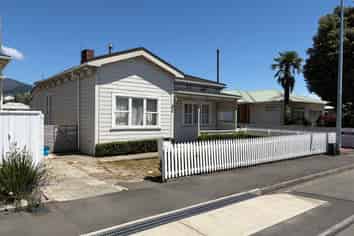 90 Grove Street, The Wood