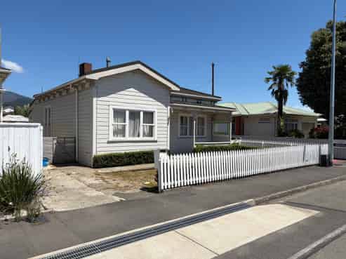 90 Grove Street, The Wood