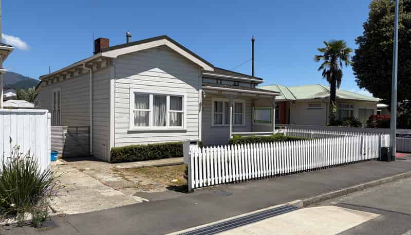 90 Grove Street, The Wood