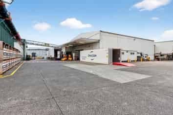 Triple net lease, large landholding