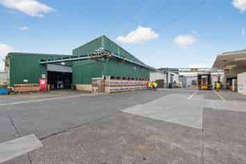 Triple net lease, large landholding