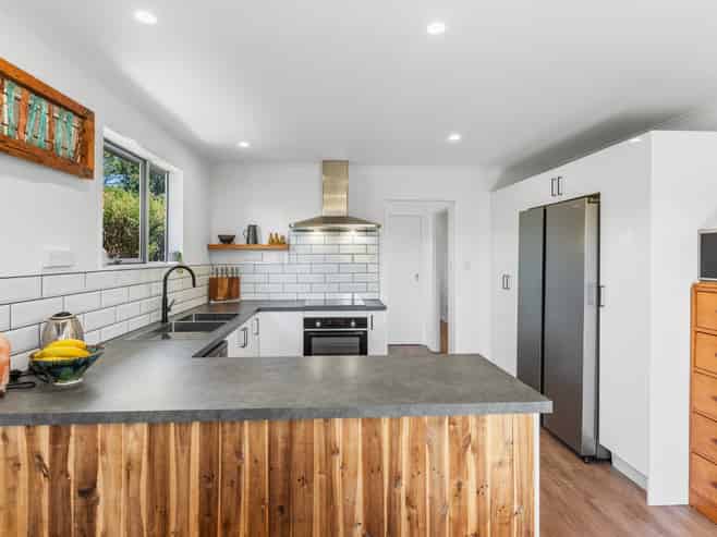 8 Manawa Avenue, Paraparaumu