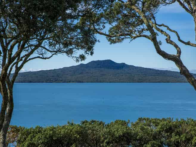 24 Hamana Street, Narrow Neck, Devonport